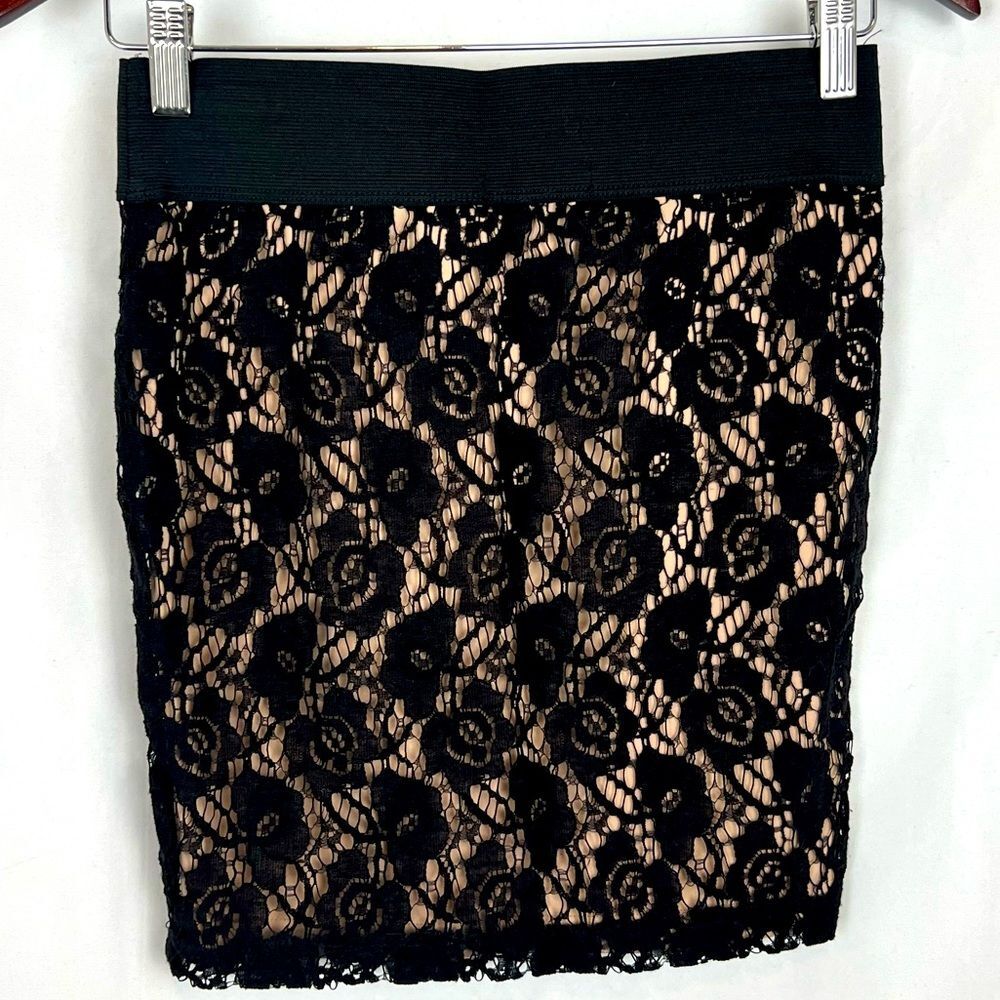 Stooshy Lace Pattern Mini Skirt‎
